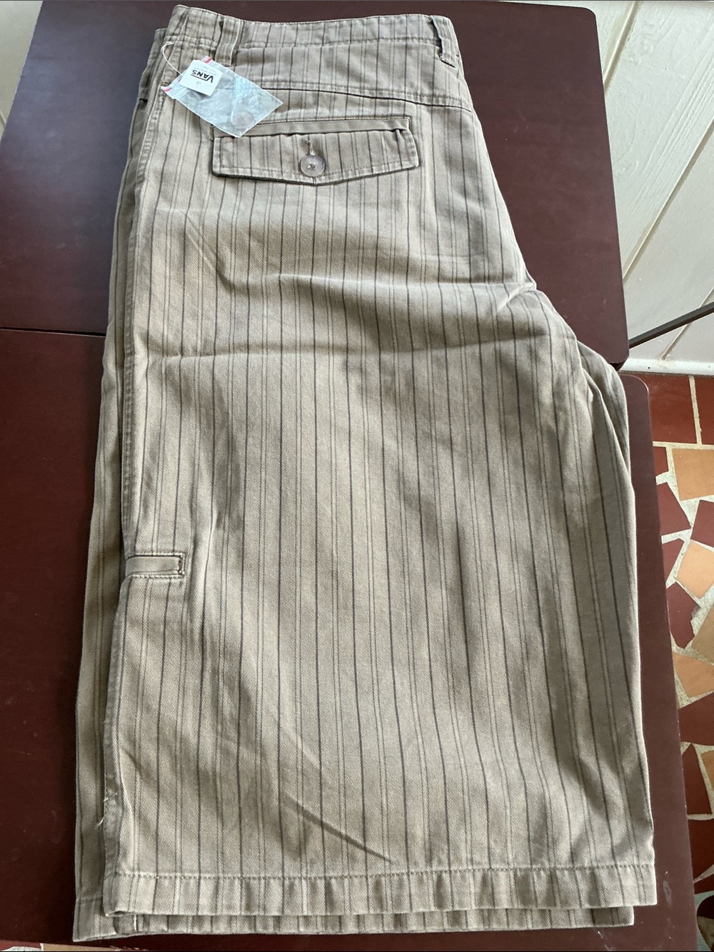 Vans Men’s Tan Pinstripe shorts - Picture 6 of 7